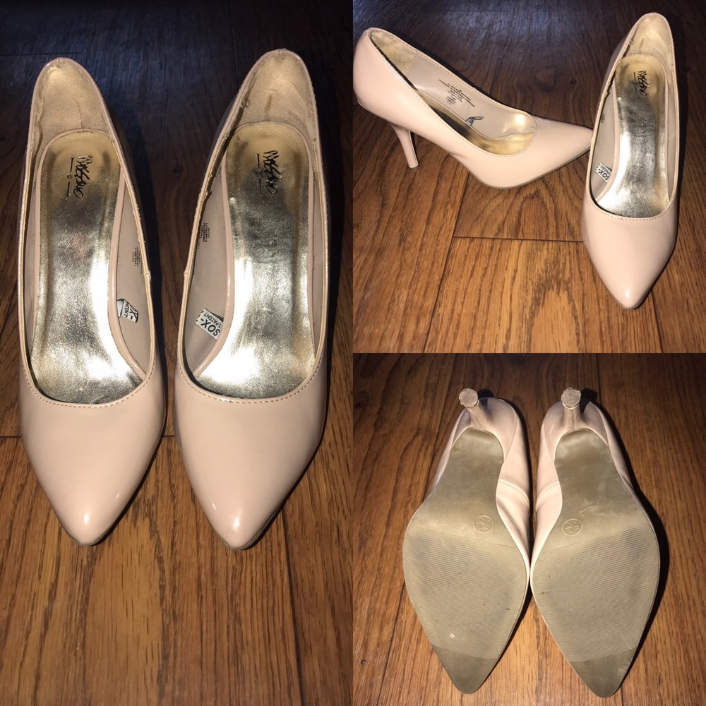 Nude pointy heels